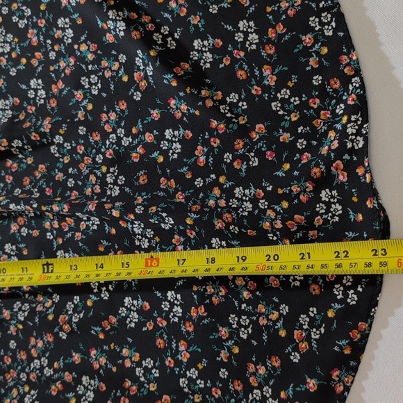 LC Lauren Conrad Pleat Neck Blouse Size Medium - Picture 7 of 7